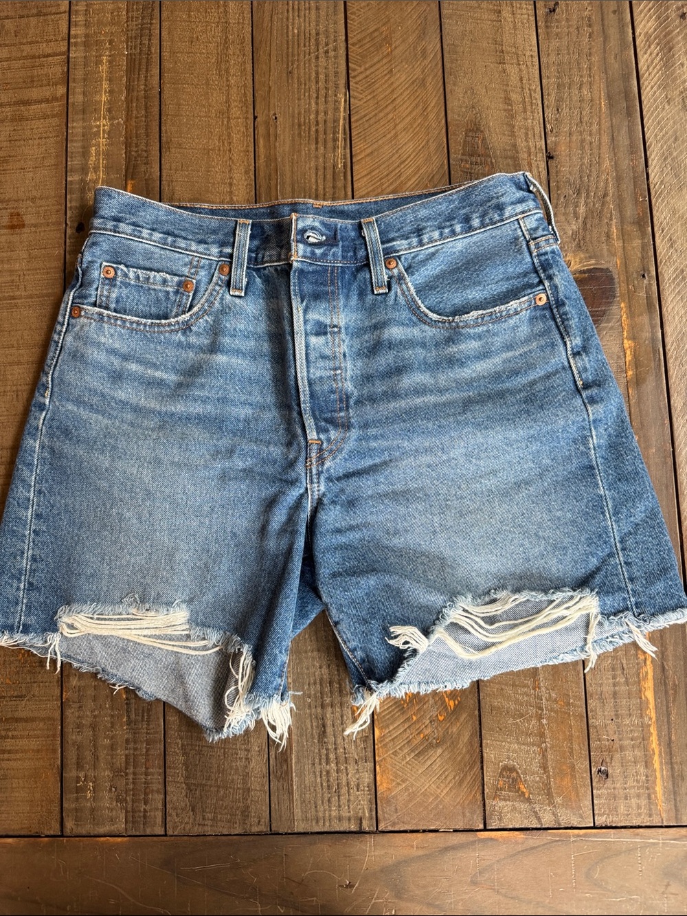 Levi's Distressed Jean Shorts Women’s high rise Mid Length SIZE 8/29